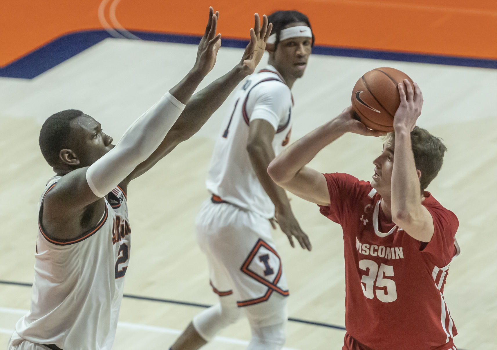 Illinois 75, UW 60
